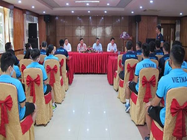 Bóng đá VN 7/5: Lãnh đạo VFF gặp mặt động viên 2 đội futsal Việt Nam