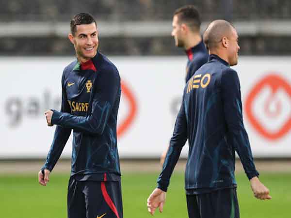 Ronaldo muốn tạo không khí vui vẻ trong buổi luyện tập của toàn đội