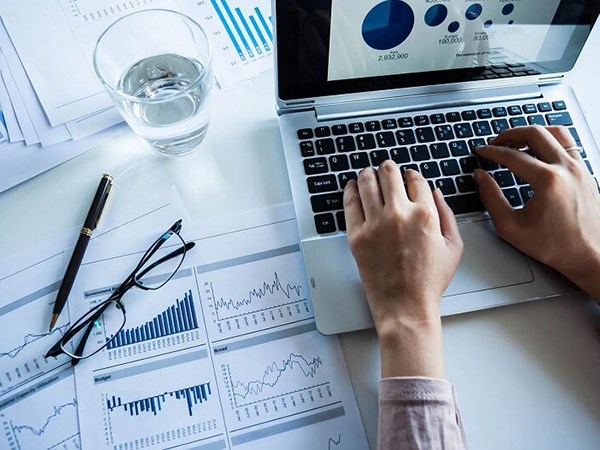 Kinh tế đầu tư là gì? Lợi ích và những thách thức cần chú ý