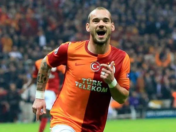 Sự nghiệp bóng đá của huyền thoại Sneijder