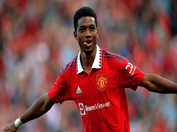 Tin MU 8/11: HLV Van Nistelrooy khen ngợi đặc biệt Diallo