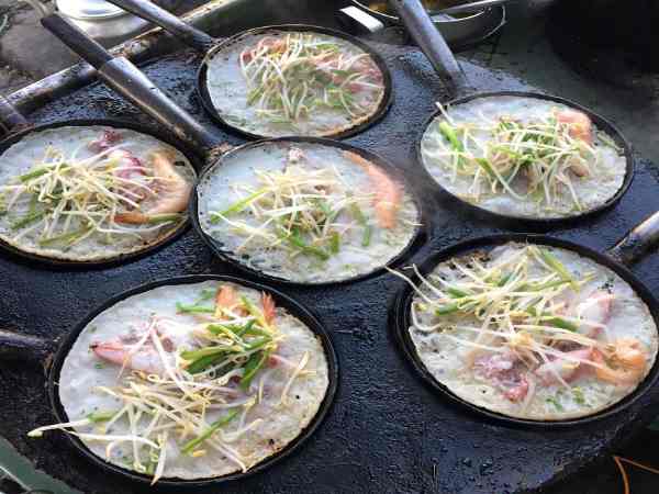 Cách đổ bánh xèo miền Trung giòn ngon