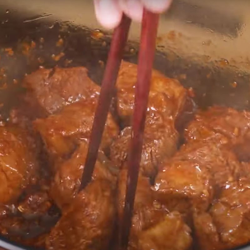 Phi hành và xào thịt bò