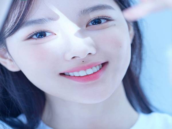 Nốt ruồi ở nhân trung có nên xóa không? nốt ruồi ở nhân trung nữ
